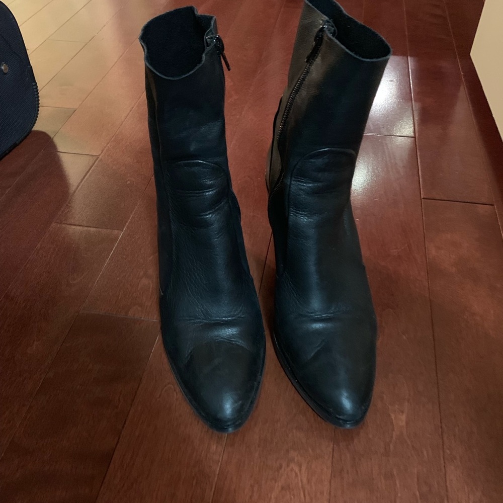 L’intervalle black leather booties